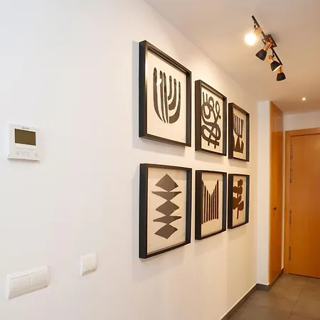 Modern Near Pl. Espana Apartment