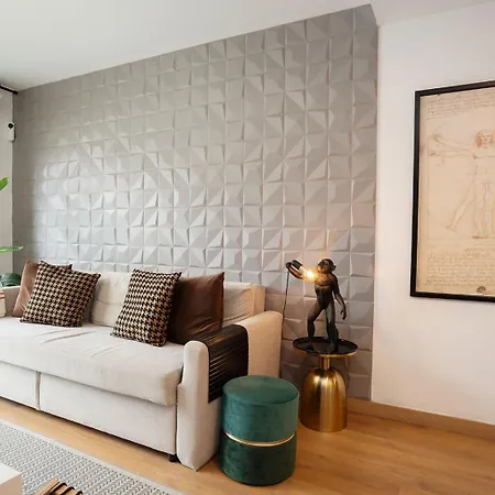 Modern Near Pl. Espana Apartment