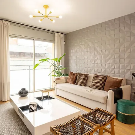 Modern Near Pl. Espana Apartment *